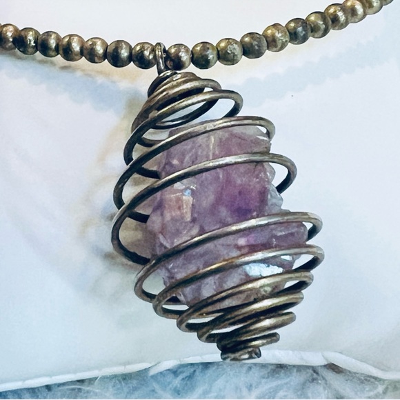 Vintage aged purple stone wired pendant choker necklace - Picture 5 of 7